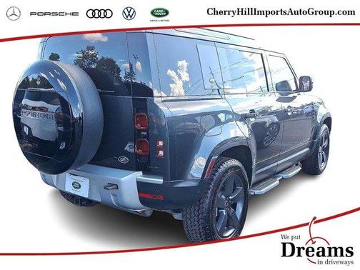 2023 Land Rover Defender 110 SE