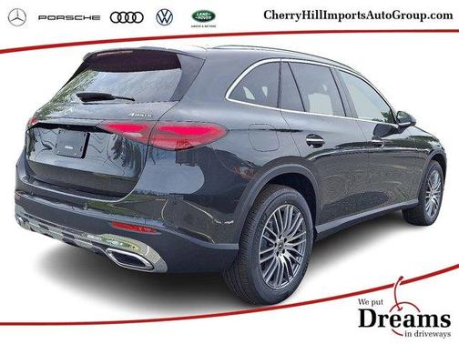 Graphite Gray Metallic 2026 Mercedes-Benz GLC 300 Base 4MATIC