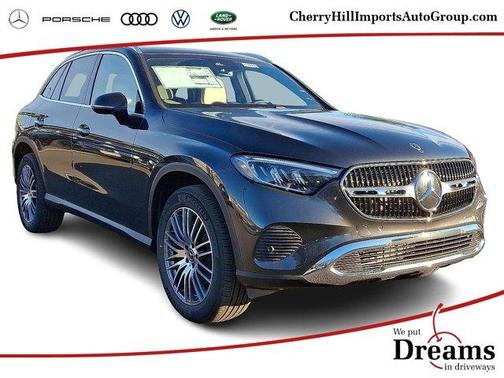Graphite Gray Metallic 2026 Mercedes-Benz GLC 300 Base 4MATIC