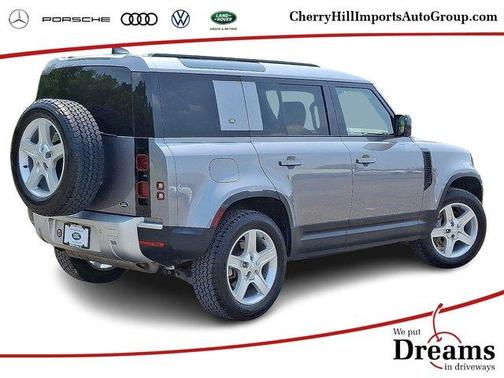 2022 Land Rover Defender 110 SE