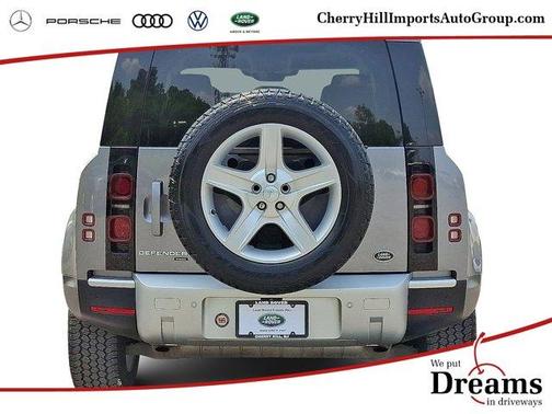 2022 Land Rover Defender 110 SE