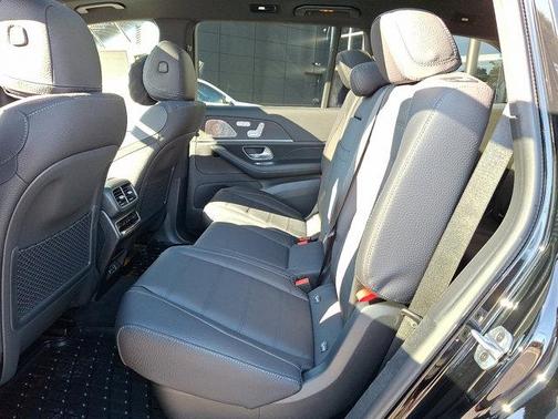 2026 Mercedes-Benz GLS 580 