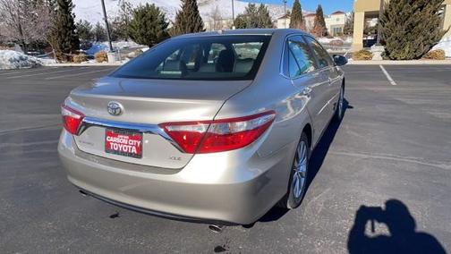 Photo 3 of 25 of 2016 Toyota Camry XLE