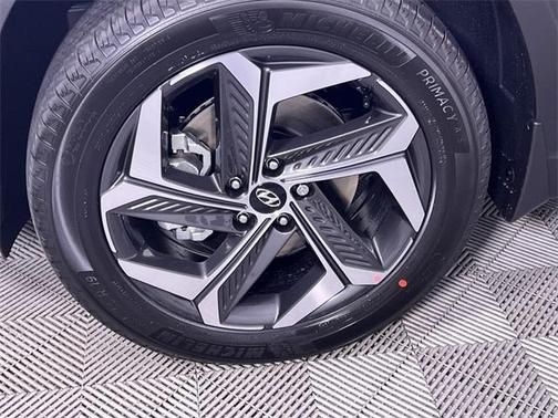 Shimmering Silver 2023 Hyundai Tucson SEL