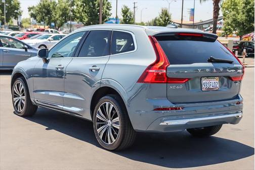 2022 Volvo XC60 B5 Inscription