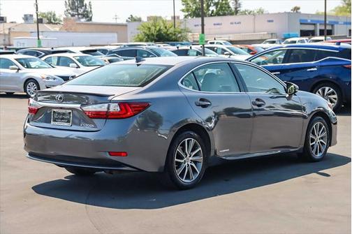 2017 Lexus ES 300h Base