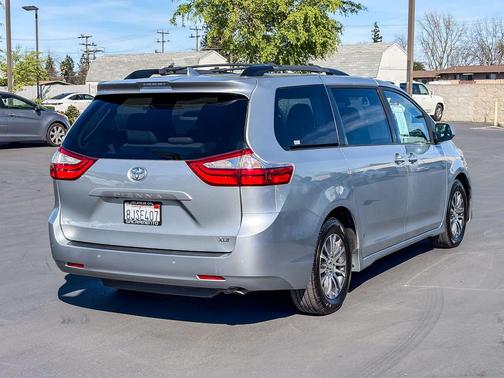 2019 Toyota Sienna XLE