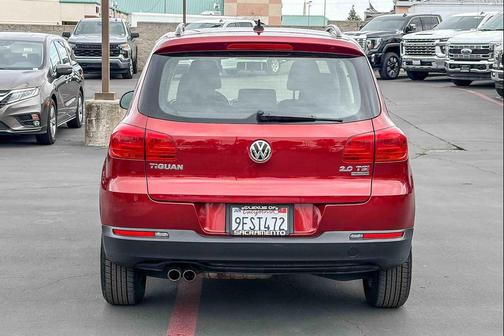 Wild Cherry Metallic 2015 Volkswagen Tiguan 4MOTION Auto S