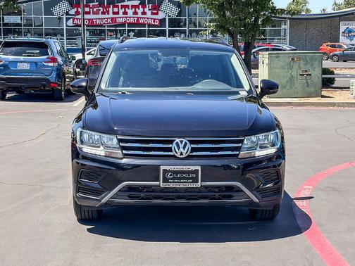 Deep Black Pearl Metallic 2018 Volkswagen Tiguan 2.0T S