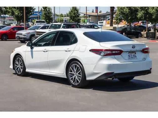 2023 Toyota Camry Hybrid XLE