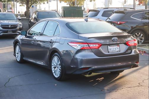 2019 Toyota Camry Hybrid XLE