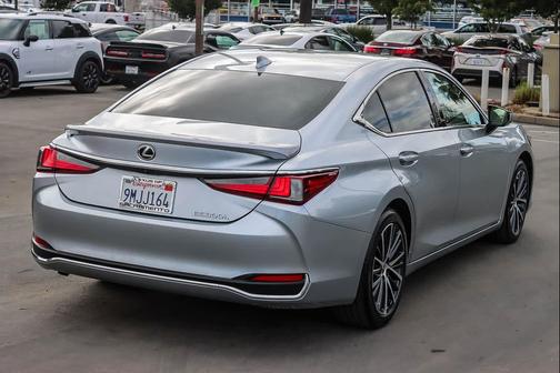 2024 Lexus ES 300h Base