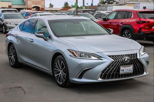 2024 Lexus ES 300h Base