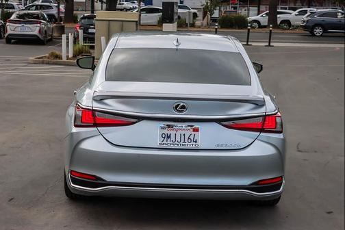 2024 Lexus ES 300h Base