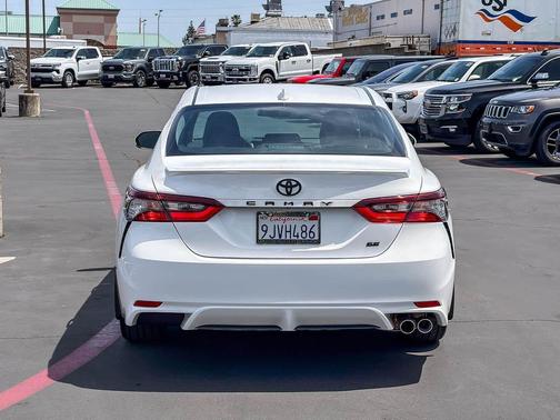 Ice Cap 2024 Toyota Camry SE