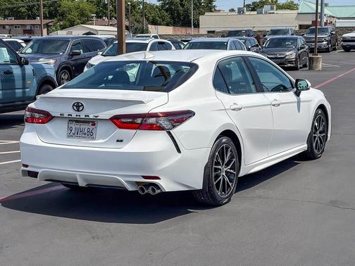 Ice Cap 2024 Toyota Camry SE