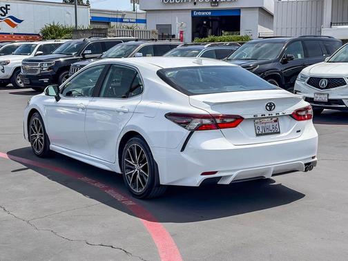 Ice Cap 2024 Toyota Camry SE