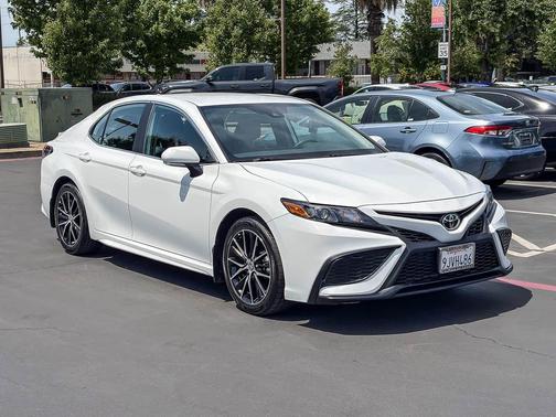 Ice Cap 2024 Toyota Camry SE