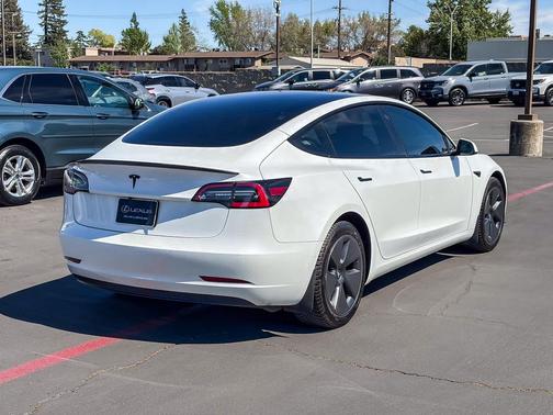 Pearl White Multi-Coat 2022 Tesla Model 3 Standard Range