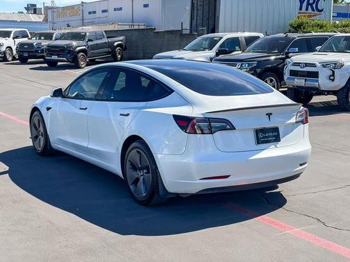 Pearl White Multi-Coat 2022 Tesla Model 3 Standard Range