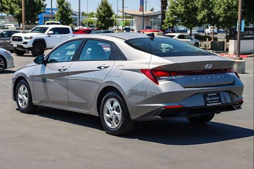 2023 Hyundai ELANTRA SE