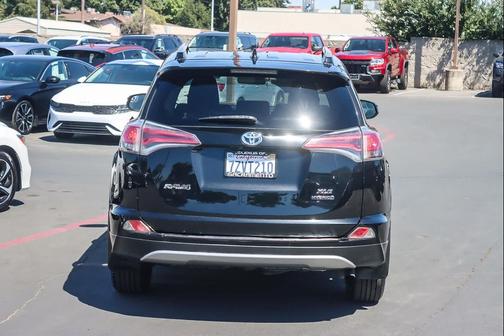 2017 Toyota RAV4 Hybrid XLE