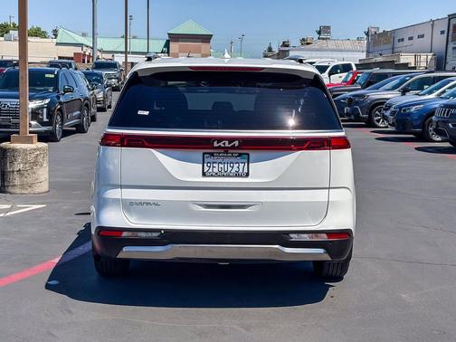 Snow White Pearl 2023 Kia Carnival SX Prestige