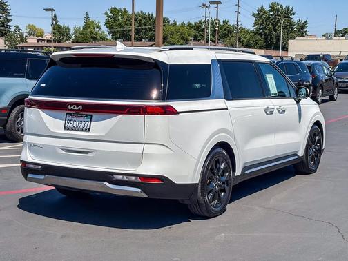 Snow White Pearl 2023 Kia Carnival SX Prestige