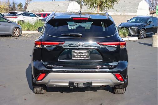 2024 Toyota Highlander Platinum