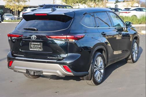 2024 Toyota Highlander Platinum