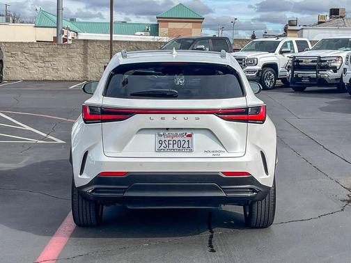 2025 Lexus NX 450h+ Luxury