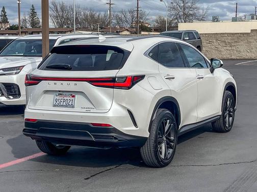 2025 Lexus NX 450h+ Luxury