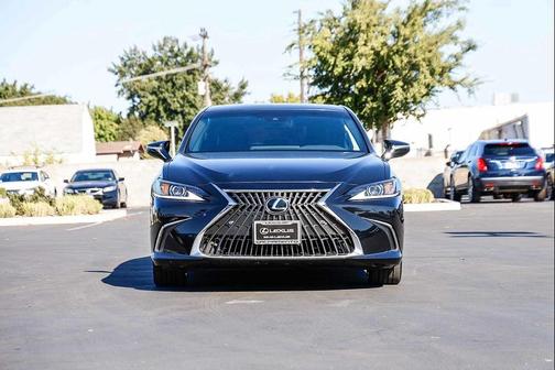 2023 Lexus ES 300h Base