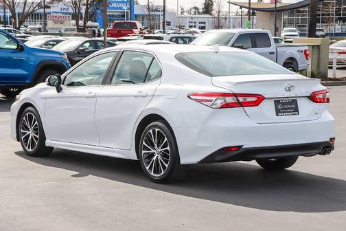 2020 Toyota Camry SE