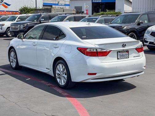 Starfire Pearl 2013 Lexus ES 300h Base