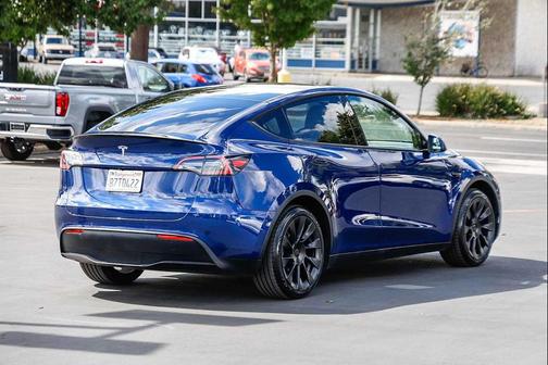 2022 Tesla Model Y Long Range Dual Motor All-Wheel Drive