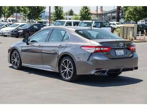 2018 Toyota Camry Hybrid SE