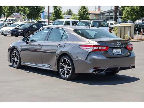 2018 Toyota Camry Hybrid SE