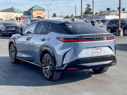 2023 Lexus RZ 450e Luxury