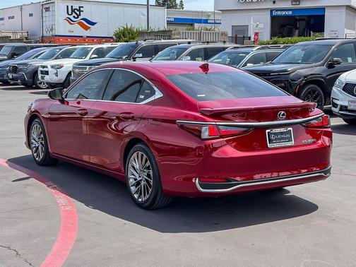 Matador Red Mica 2024 Lexus ES 300h Luxury