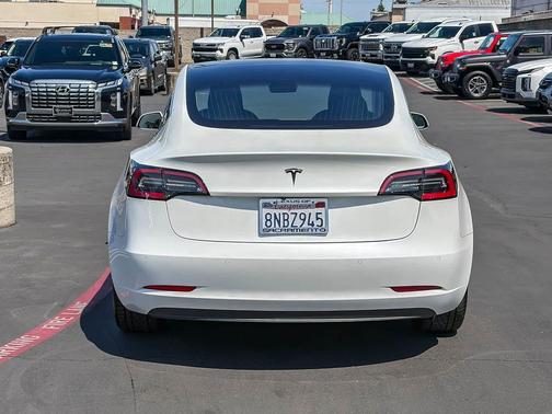 Pearl White Multi-Coat 2019 Tesla Model 3 Standard Range
