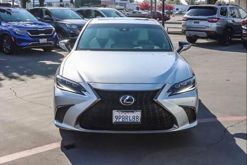 2024 Lexus ES 300h F SPORT Handling