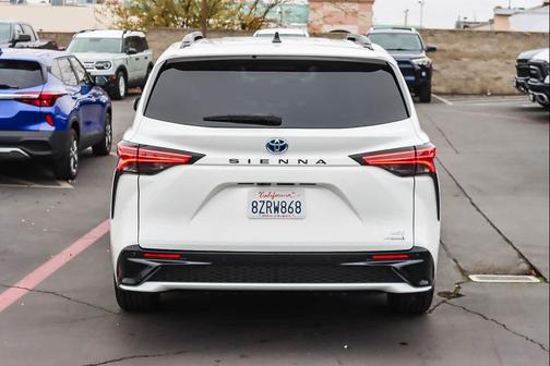 2022 Toyota Sienna XSE 7 Passenger