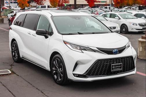 2022 Toyota Sienna XSE 7 Passenger