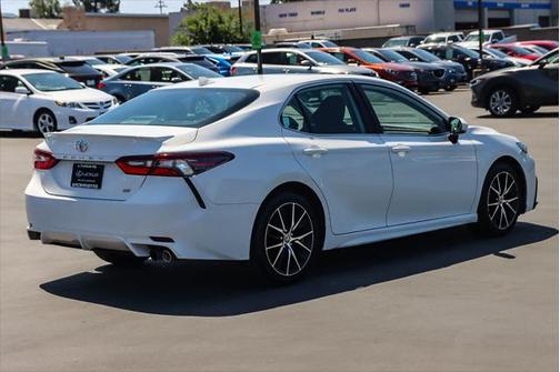 2022 Toyota Camry SE
