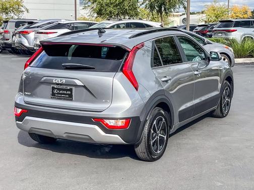 2024 Kia Niro LX