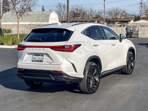 2024 Lexus NX 450h+ Luxury