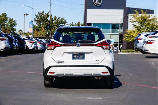 2021 Nissan Kicks SR