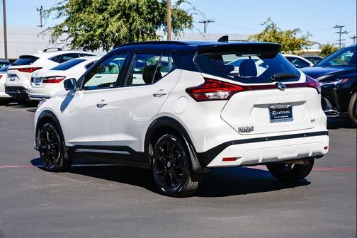 2021 Nissan Kicks SR