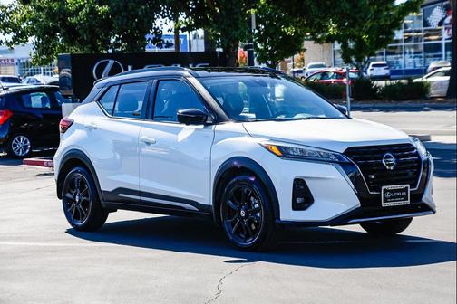 2021 Nissan Kicks SR